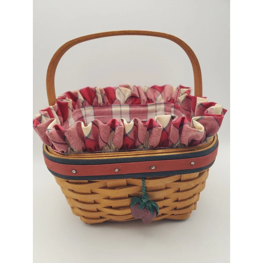 Vtg Longaberger All American Strawberry Basket with Liner Picnic Plaid 2001